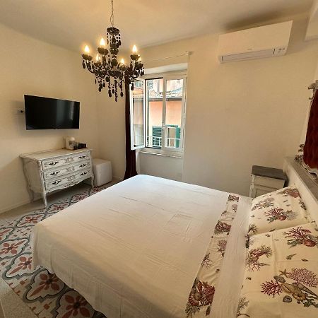 Elegante Stanza Rossa Mottino23 Bed and Breakfast Lerici Εξωτερικό φωτογραφία