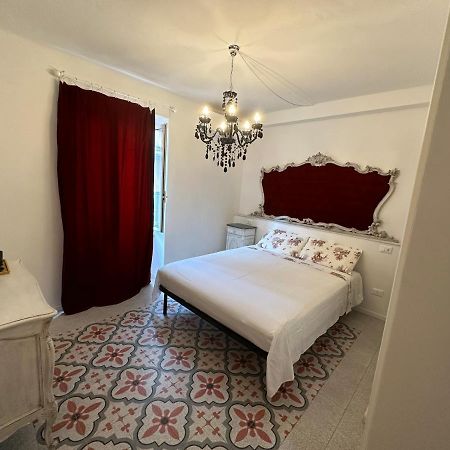 Elegante Stanza Rossa Mottino23 Bed and Breakfast Lerici Εξωτερικό φωτογραφία